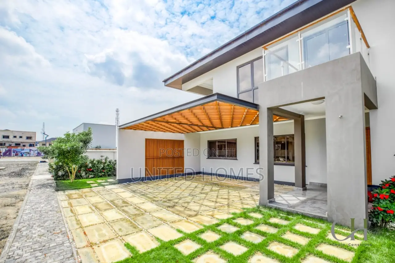 5bdrm House in Spintex for Sale