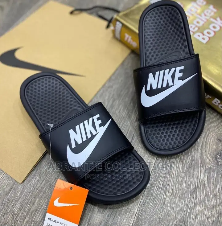 Nike Benassi Slides