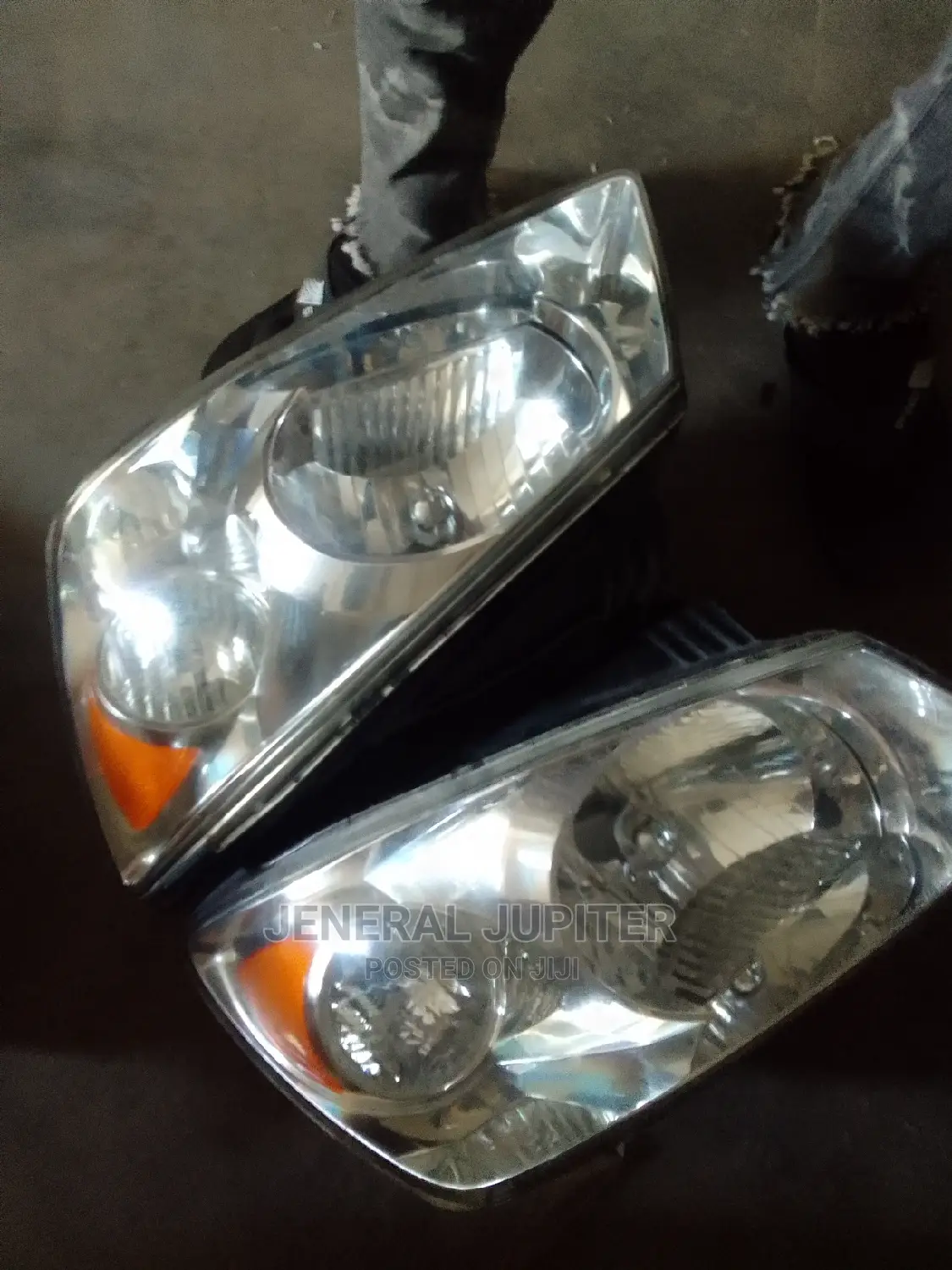 Kia Spectra 5 2005 Headlight Pair.