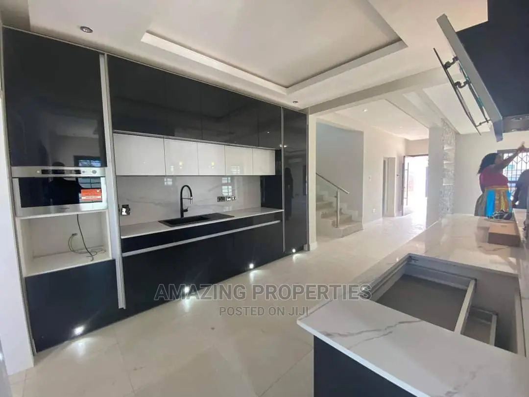 4bdrm House in Airport Residential Area for Sale