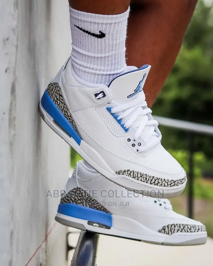 Air Jordan Retro 3 UNC