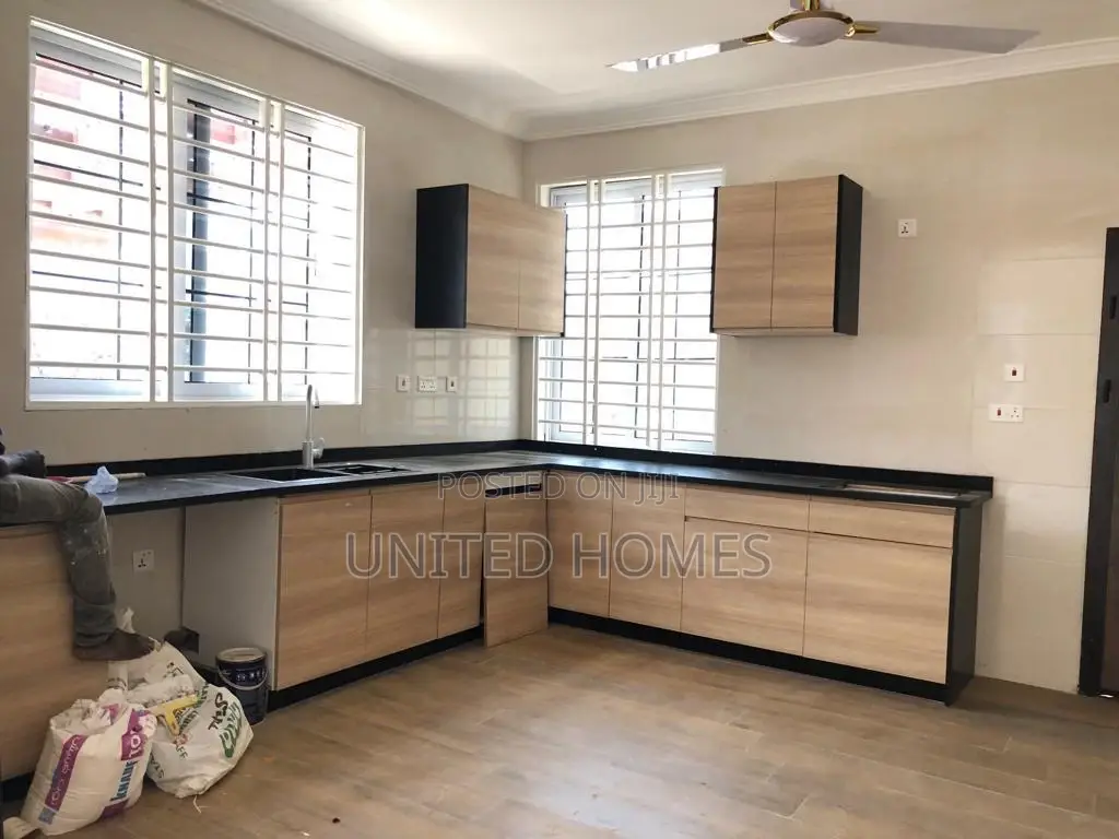 4bdrm House in Achimota for Sale