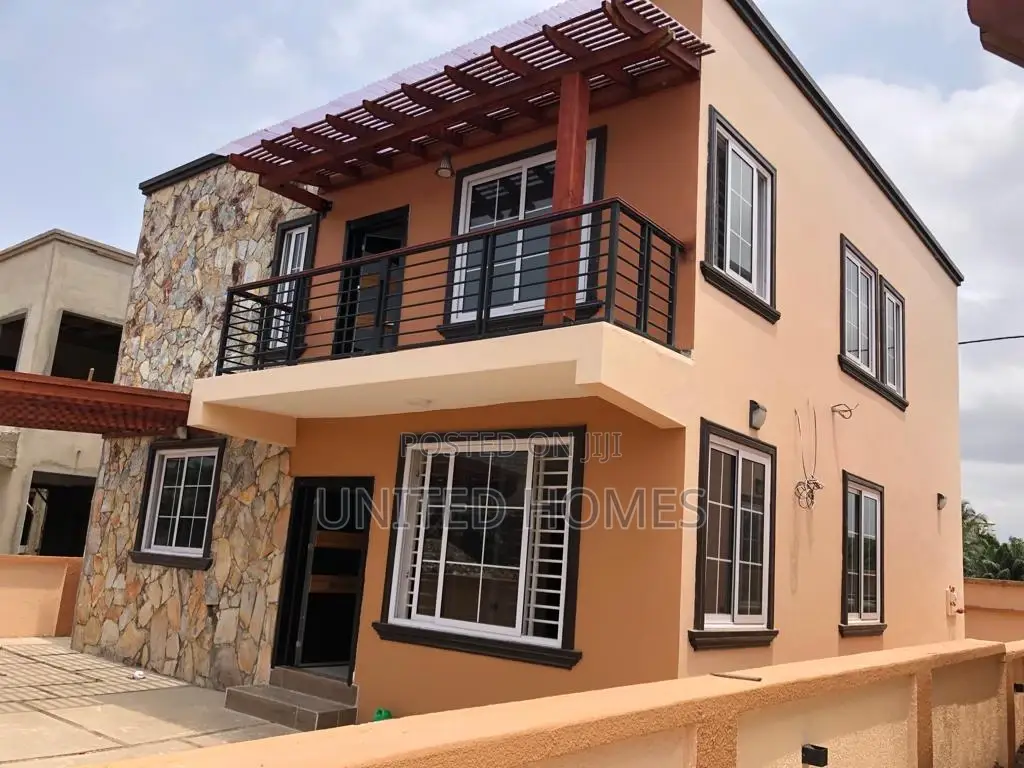 4bdrm House in Achimota for Sale