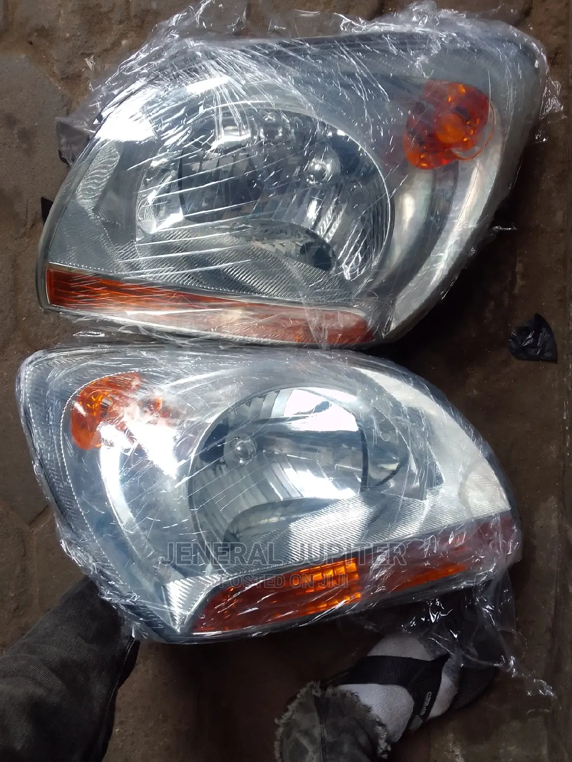 Kia Sportage 2005/8 Headlight Pair.