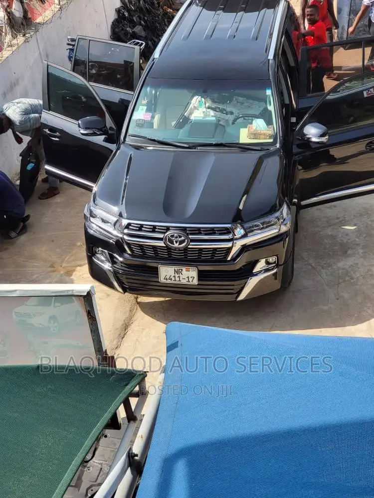 Land Cruiser Prado 2010-2014 FULL BODY UPGRADE to 2020 Model