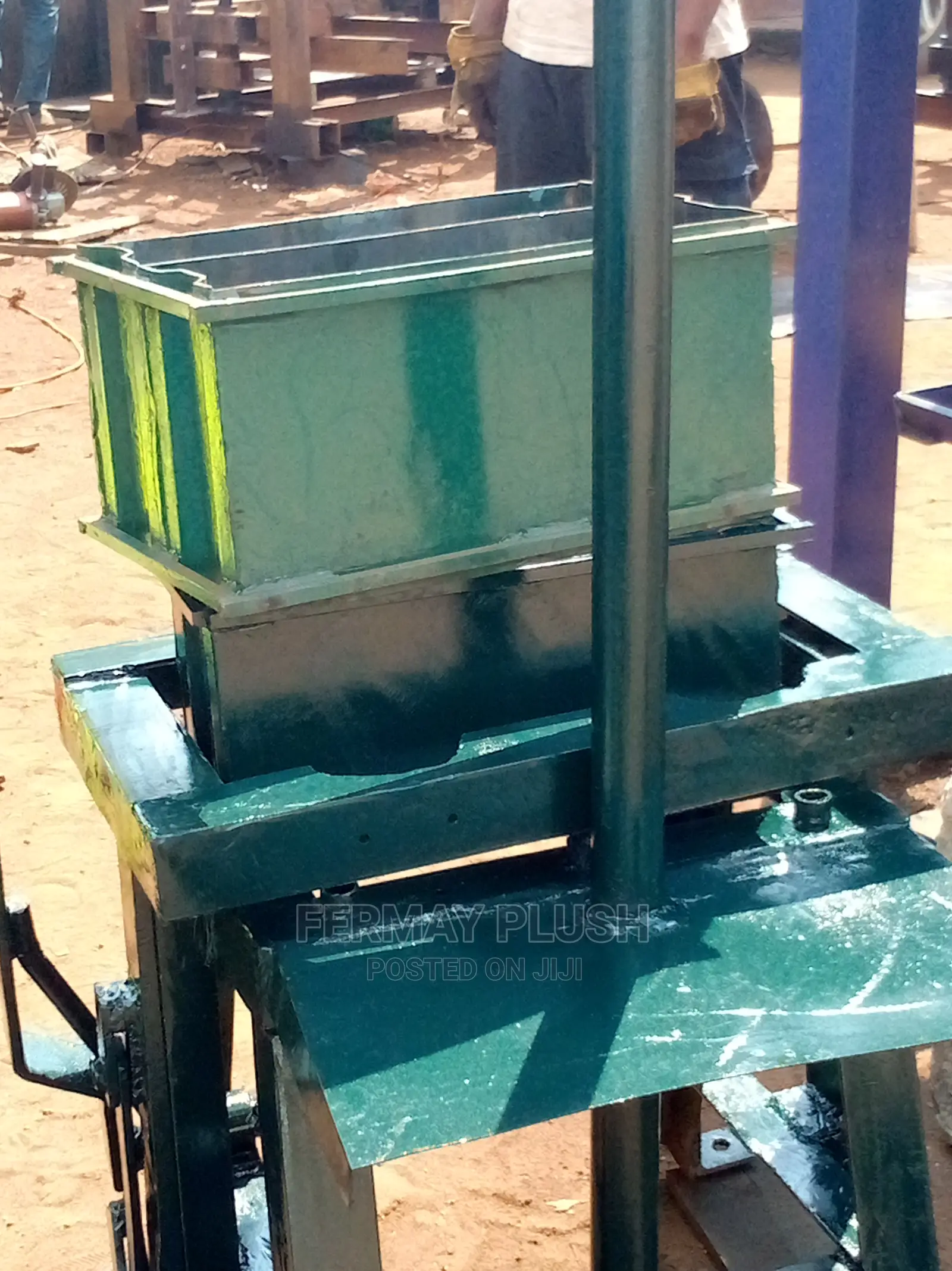 Easy to Operate Small Block Machine