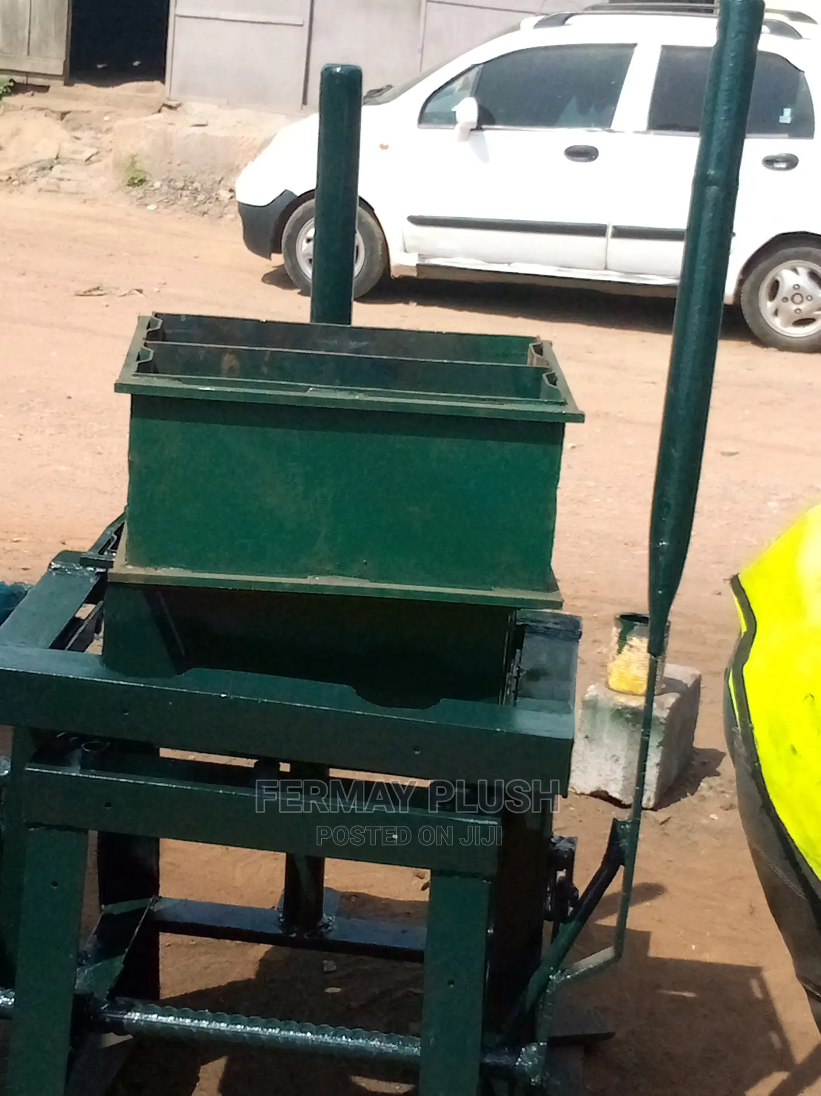 Easy to Operate Small Block Machine