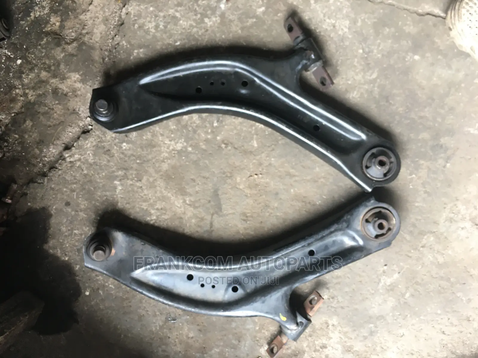 Nissan Rogue 2017 Control Arm.