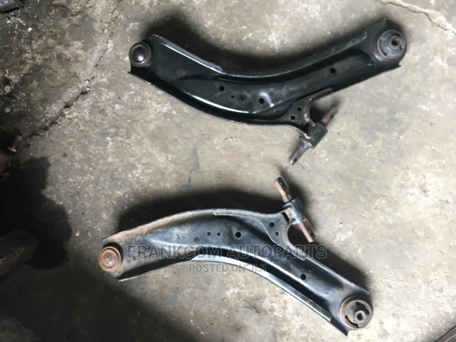 Nissan Rogue 2017 Control Arm.