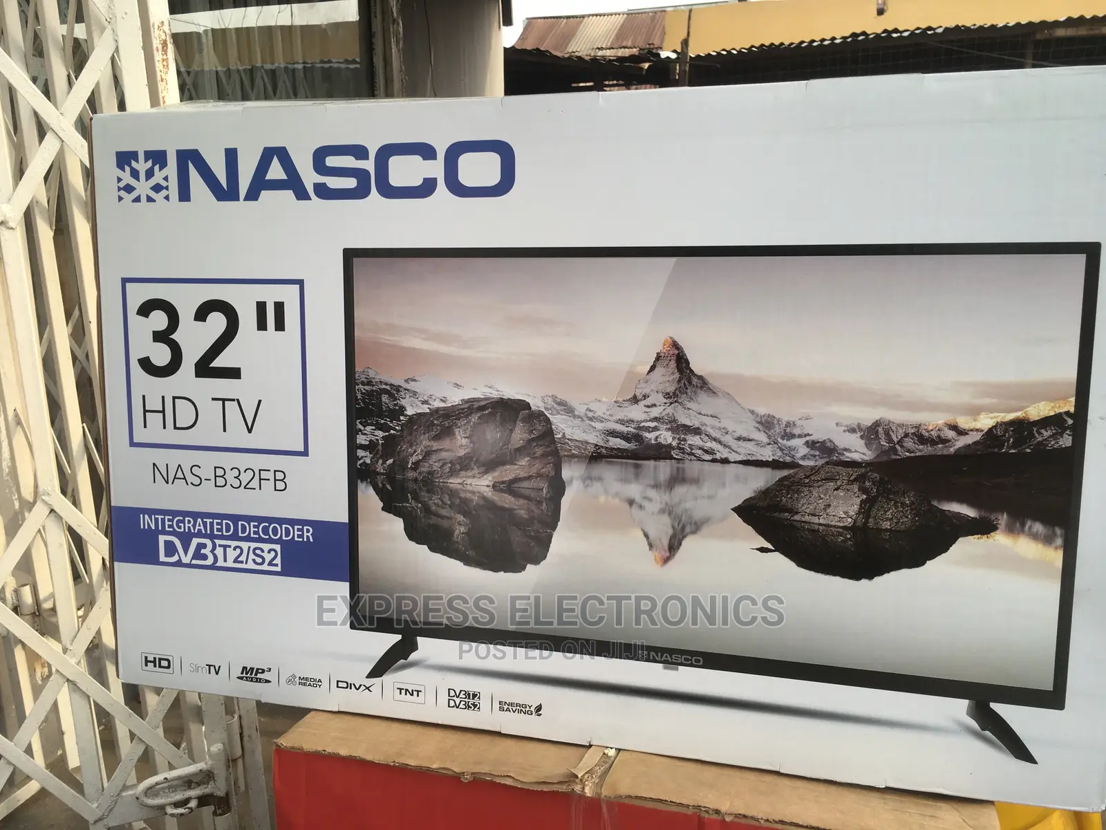 Brand New 32”Nasco Satellites Led + Wallmount/Tv Guard