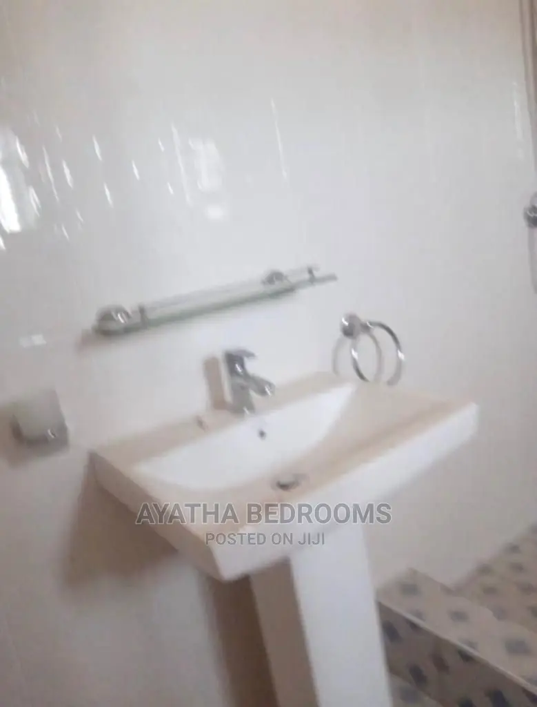 4bdrm House in Ayathar Bedroom, New Town for Sale