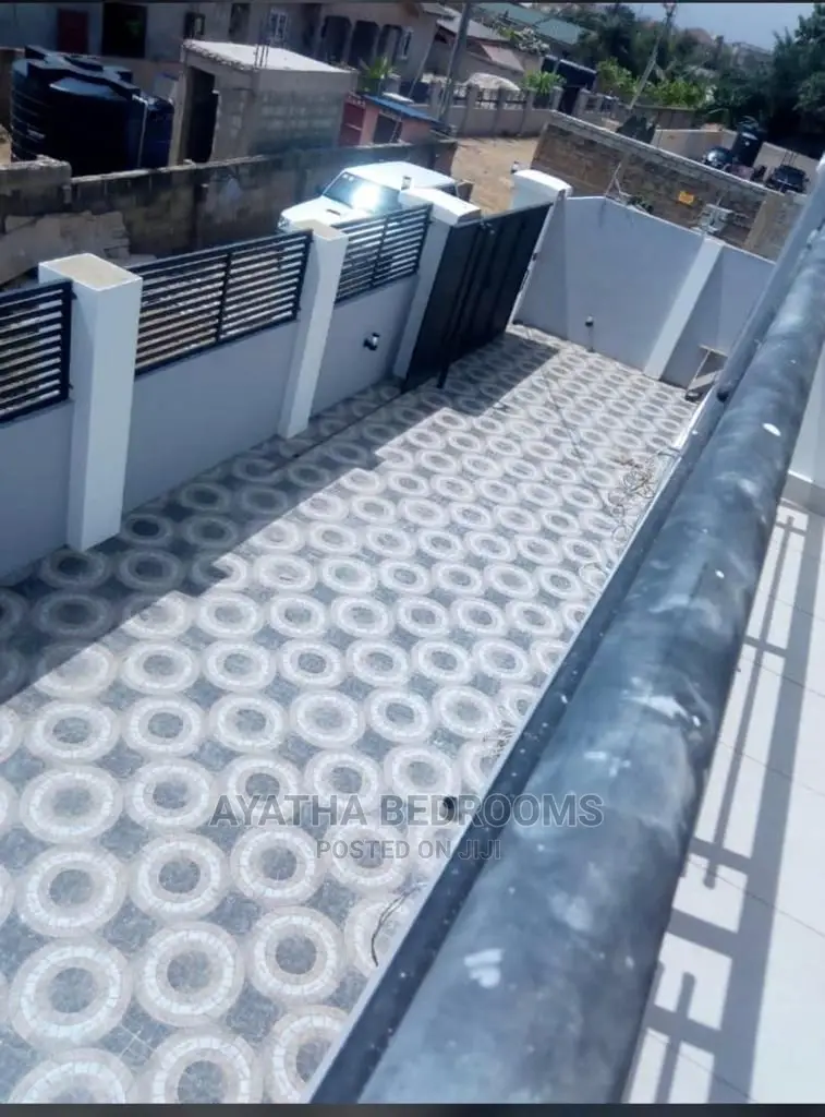 4bdrm House in Ayathar Bedroom, New Town for Sale