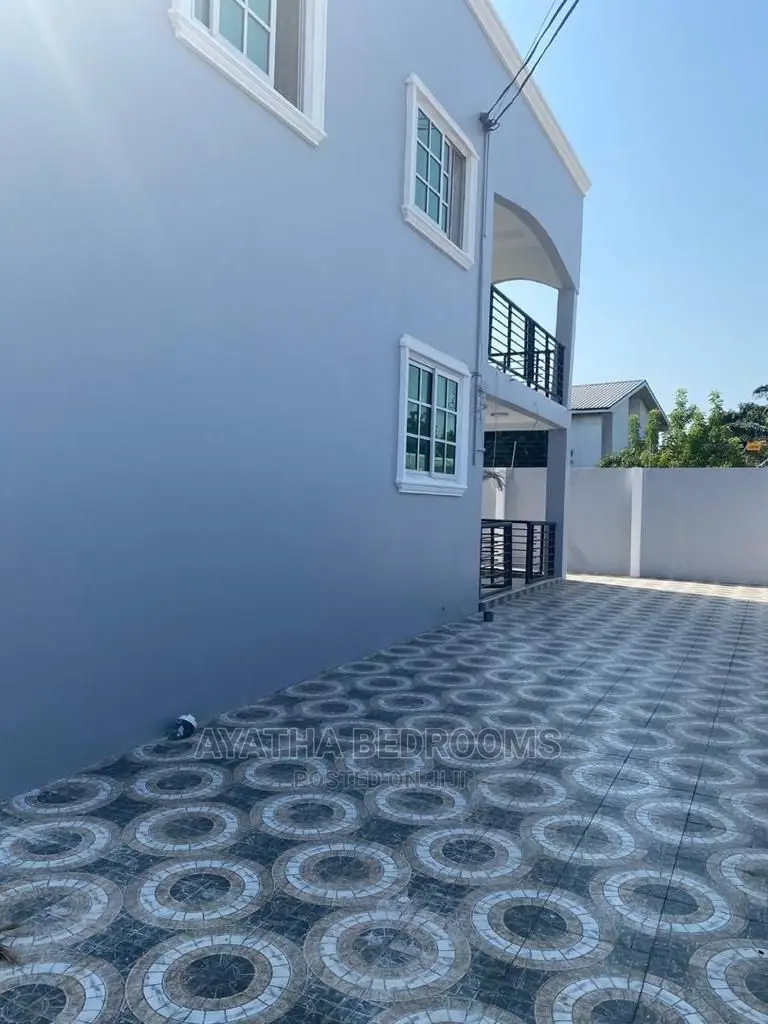 4bdrm House in Ayathar Bedroom, New Town for Sale