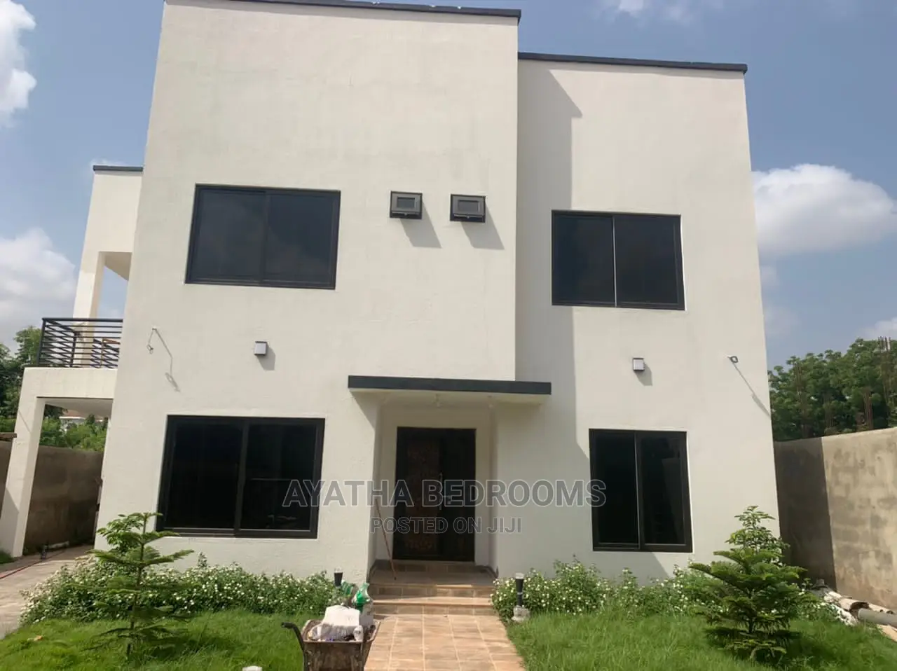 4bdrm House in Ayathar Bedroom, New Town for Sale
