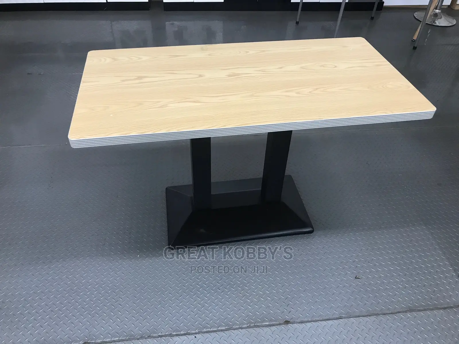 Quality Bar Table
