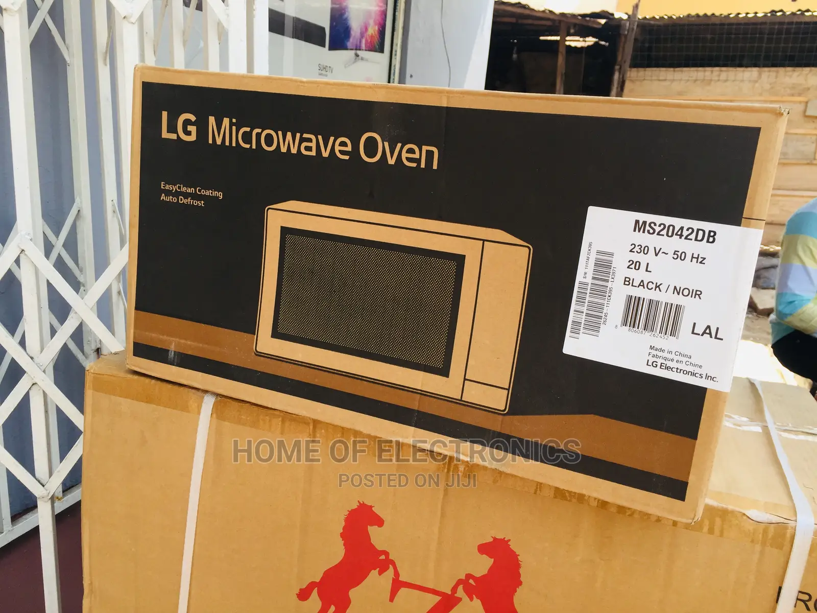 Get the Built in LG 20 Liters Solo Microwave Oven