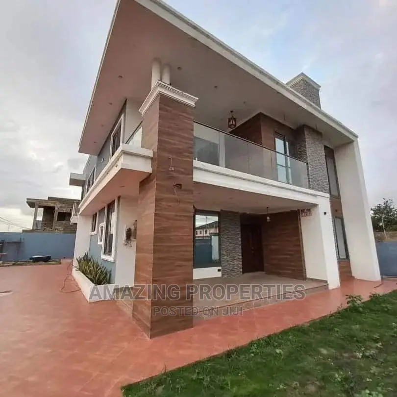 5bdrm House in Spintex Community for Sale