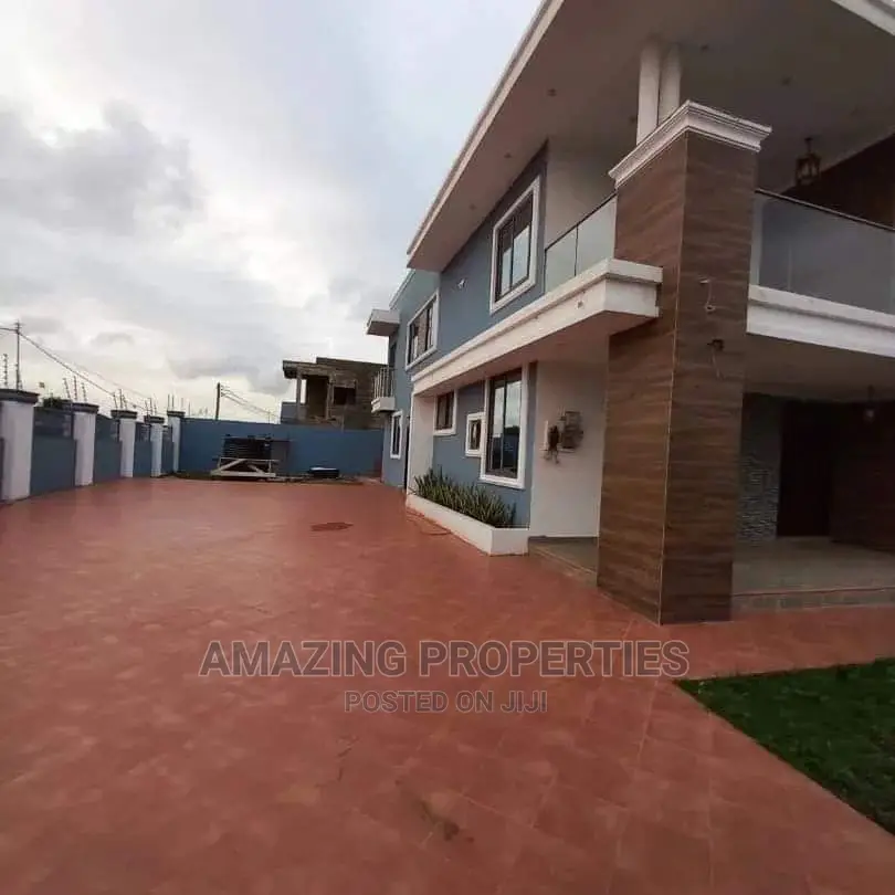 5bdrm House in Spintex Community for Sale