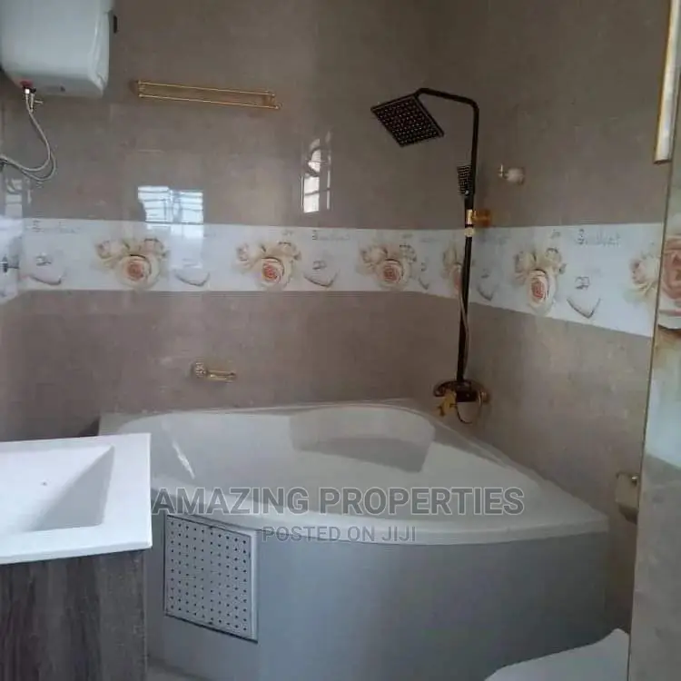5bdrm House in Spintex Community for Sale