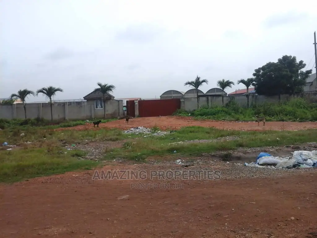 For Sale Land Size 2 Acres Warehouse Size 2000sq at Spintex