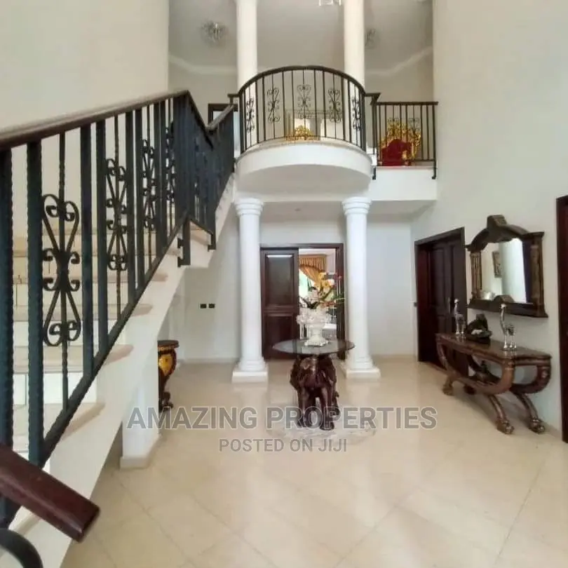 5bdrm House in 5 Bed House With a 3, East Legon for Sale