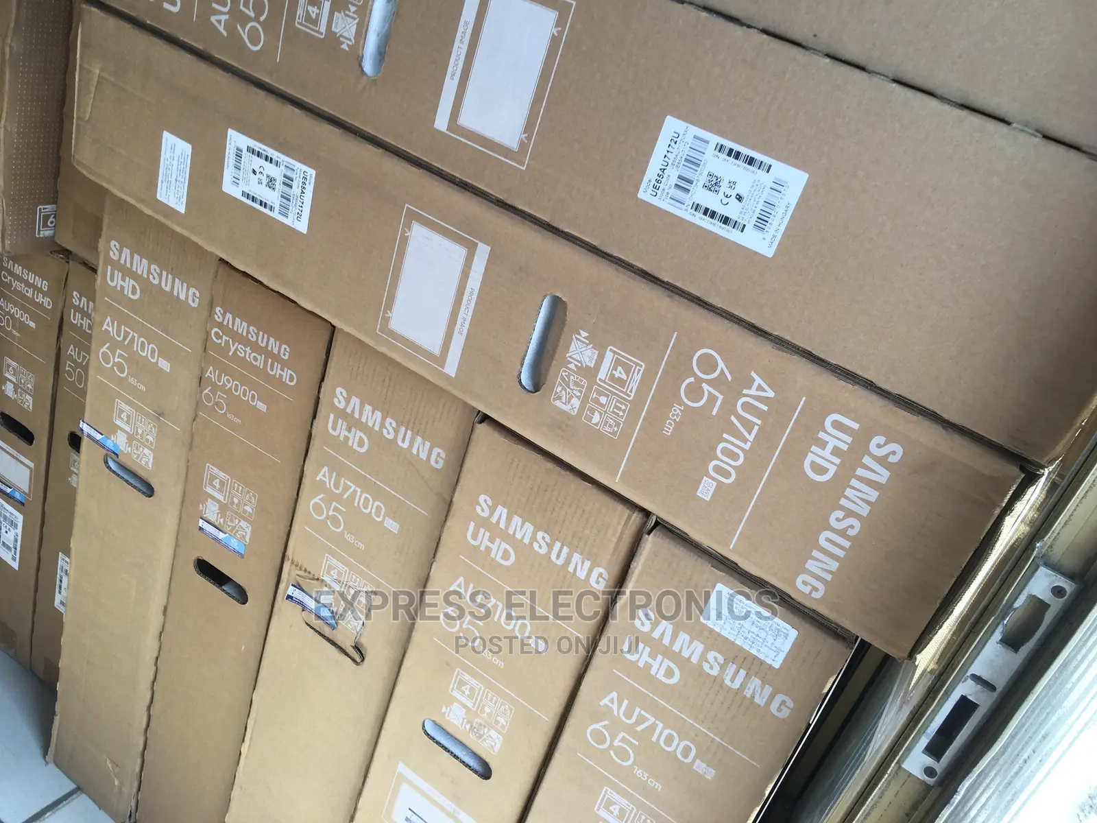 Samsung Real Smart 65”AU7172 UHD Brand New Tv +Wallmount