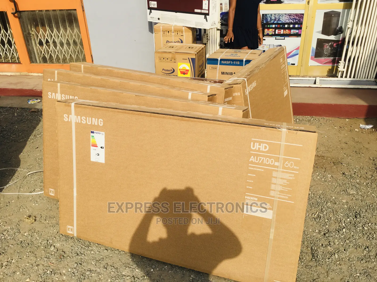 Latest Update on 60”AU7172 Smart UHD Samsung Tv +Mount