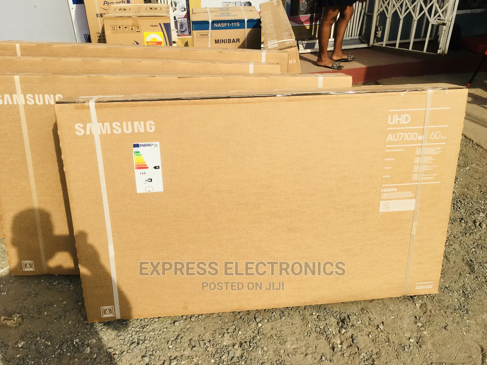 Latest Update on 60”AU7172 Smart UHD Samsung Tv +Mount