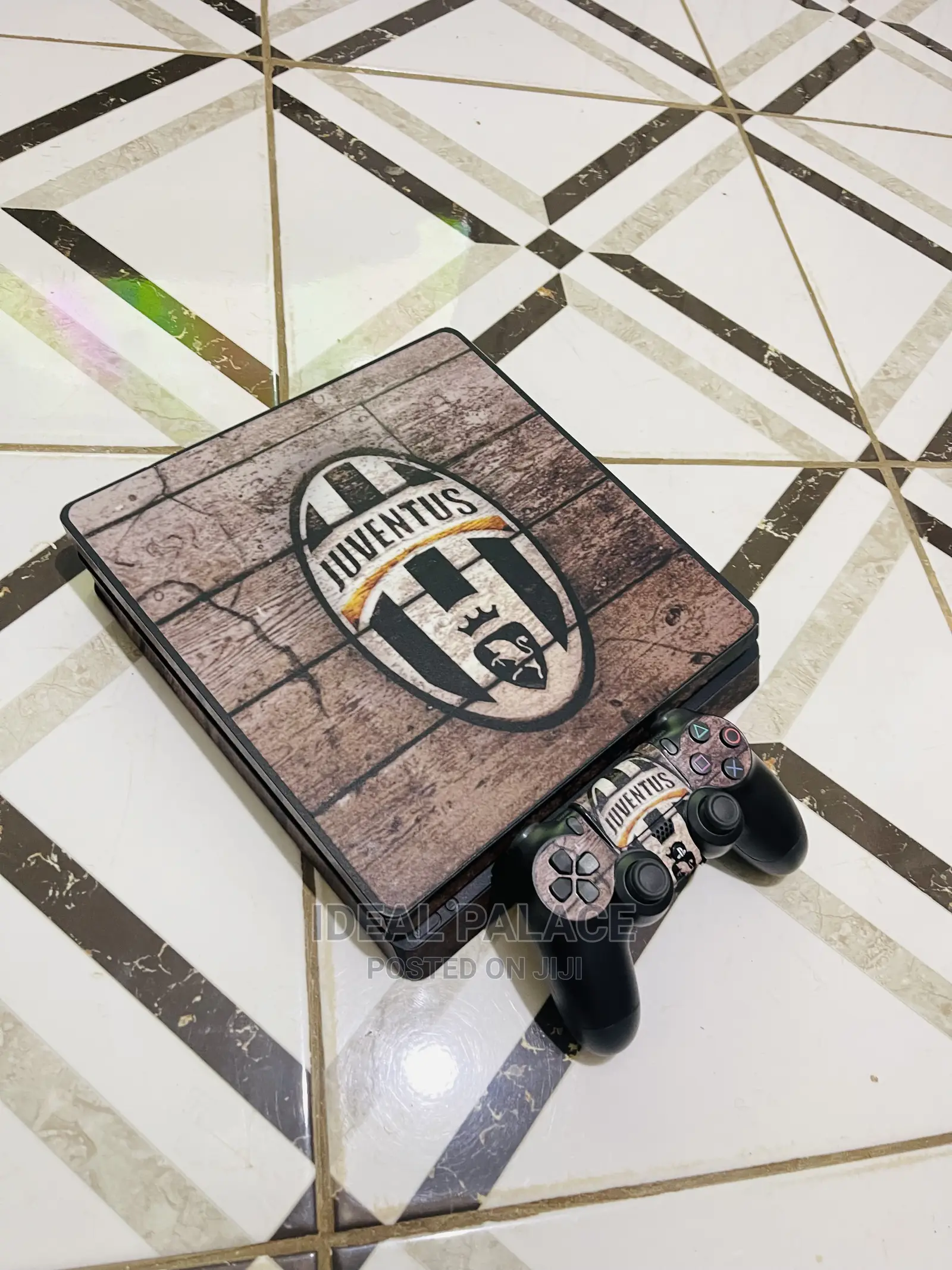 Ps4 Slim With Games. Juventus Skin Edition