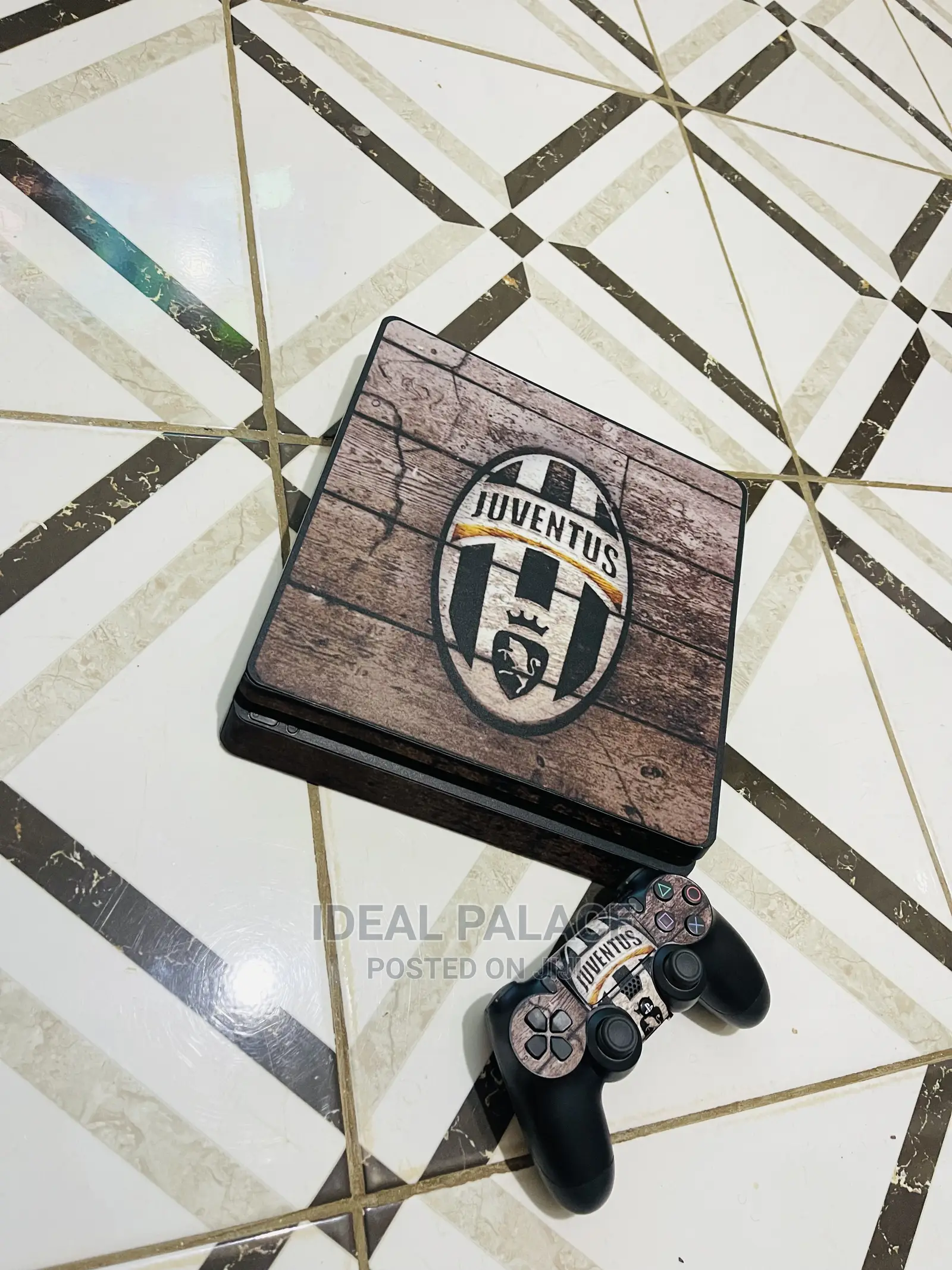 Ps4 Slim With Games. Juventus Skin Edition