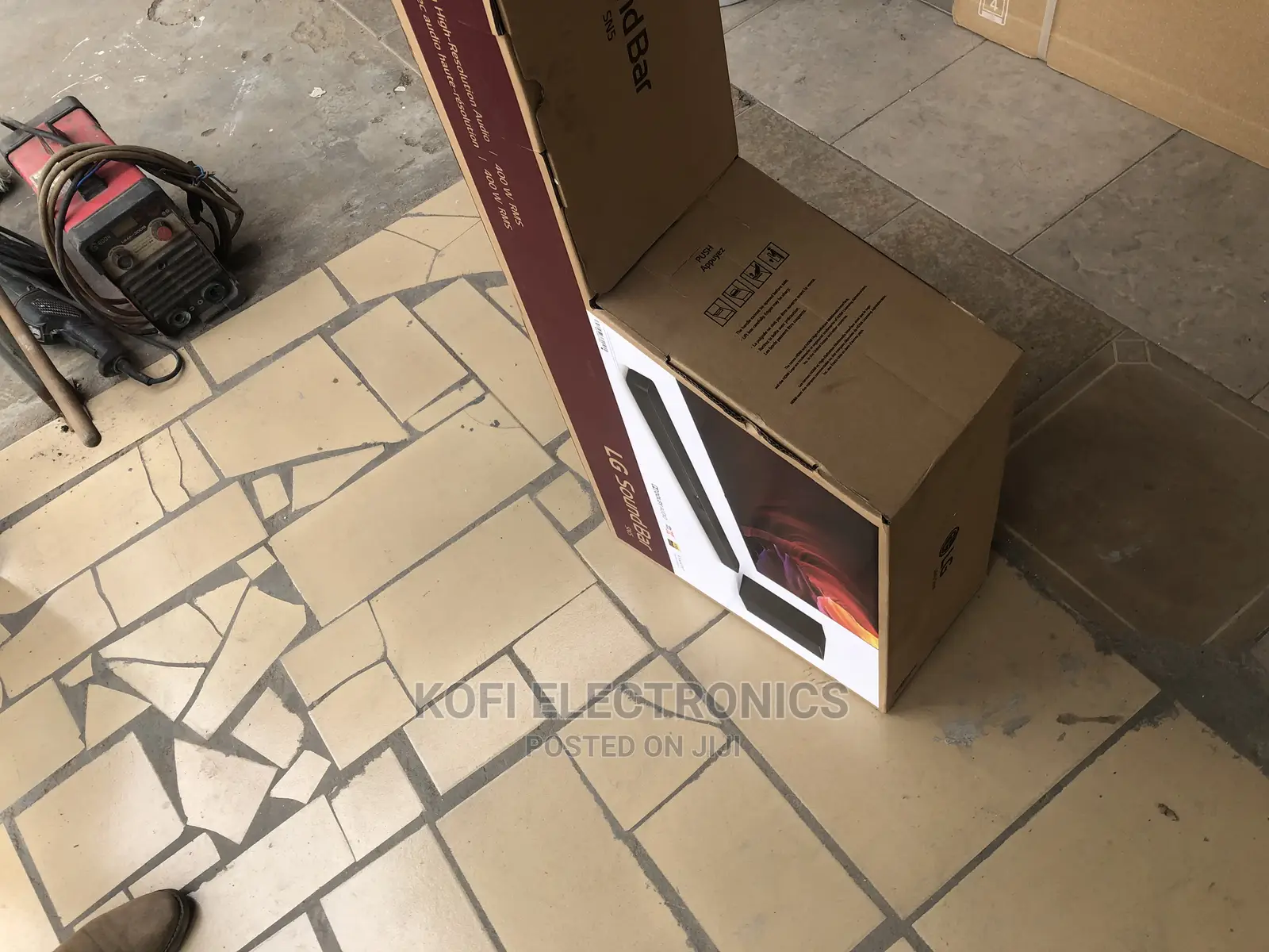 Sync Seamlessly LG SN4 2.1 Channel 300W Soundbar