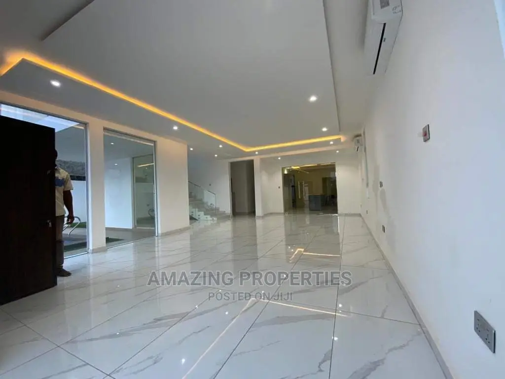 4bdrm House in 4 Bedroom House East for Sale