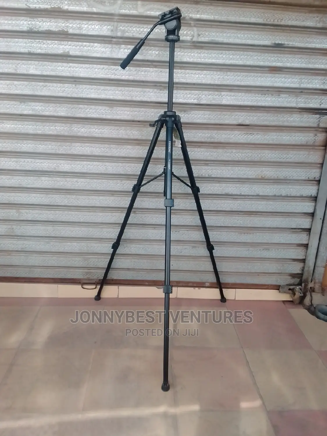 880 Video Camera Tripod