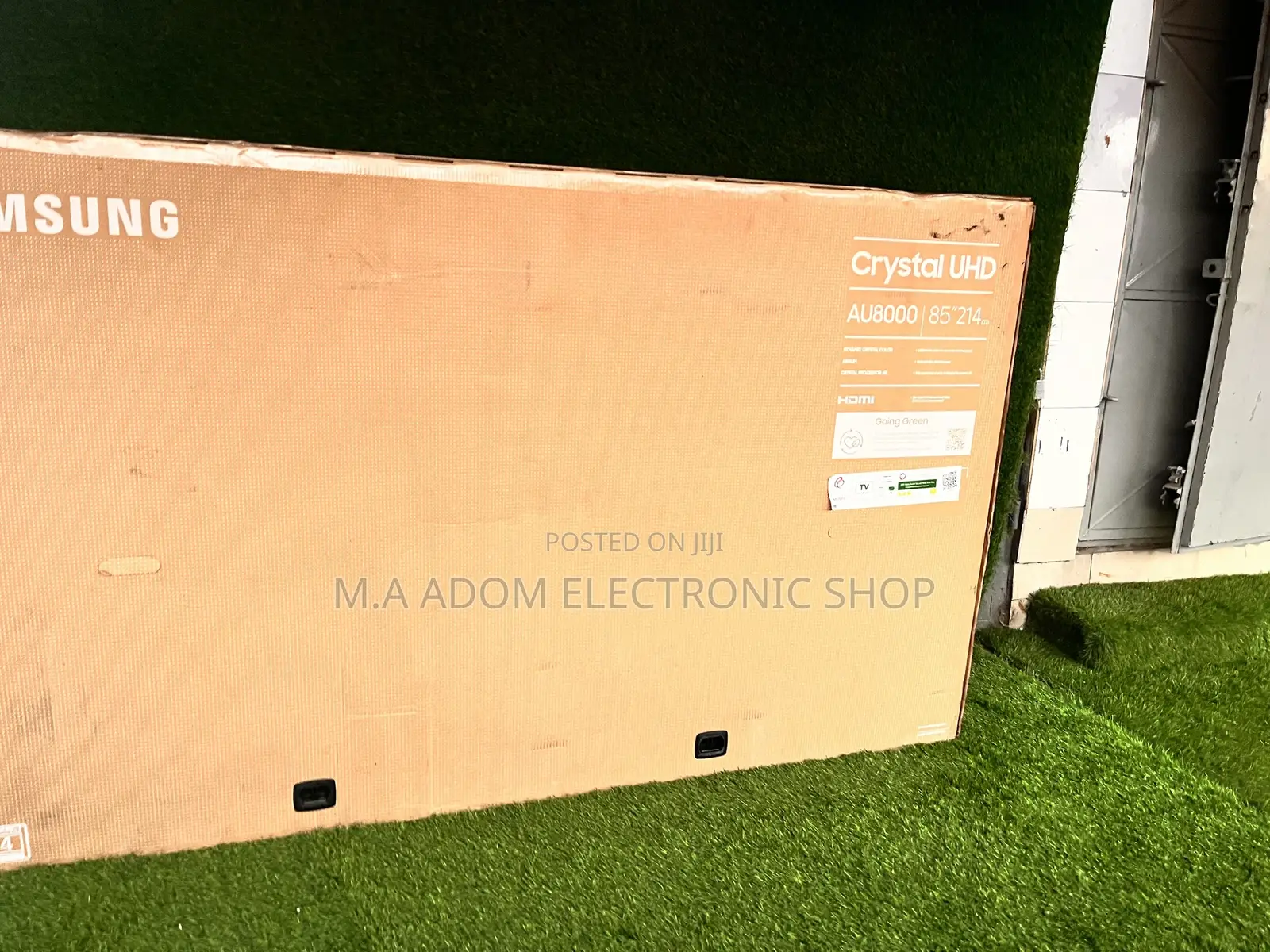 SAMSUNG 85-Inch Class Crystal UHD AU8000 Series