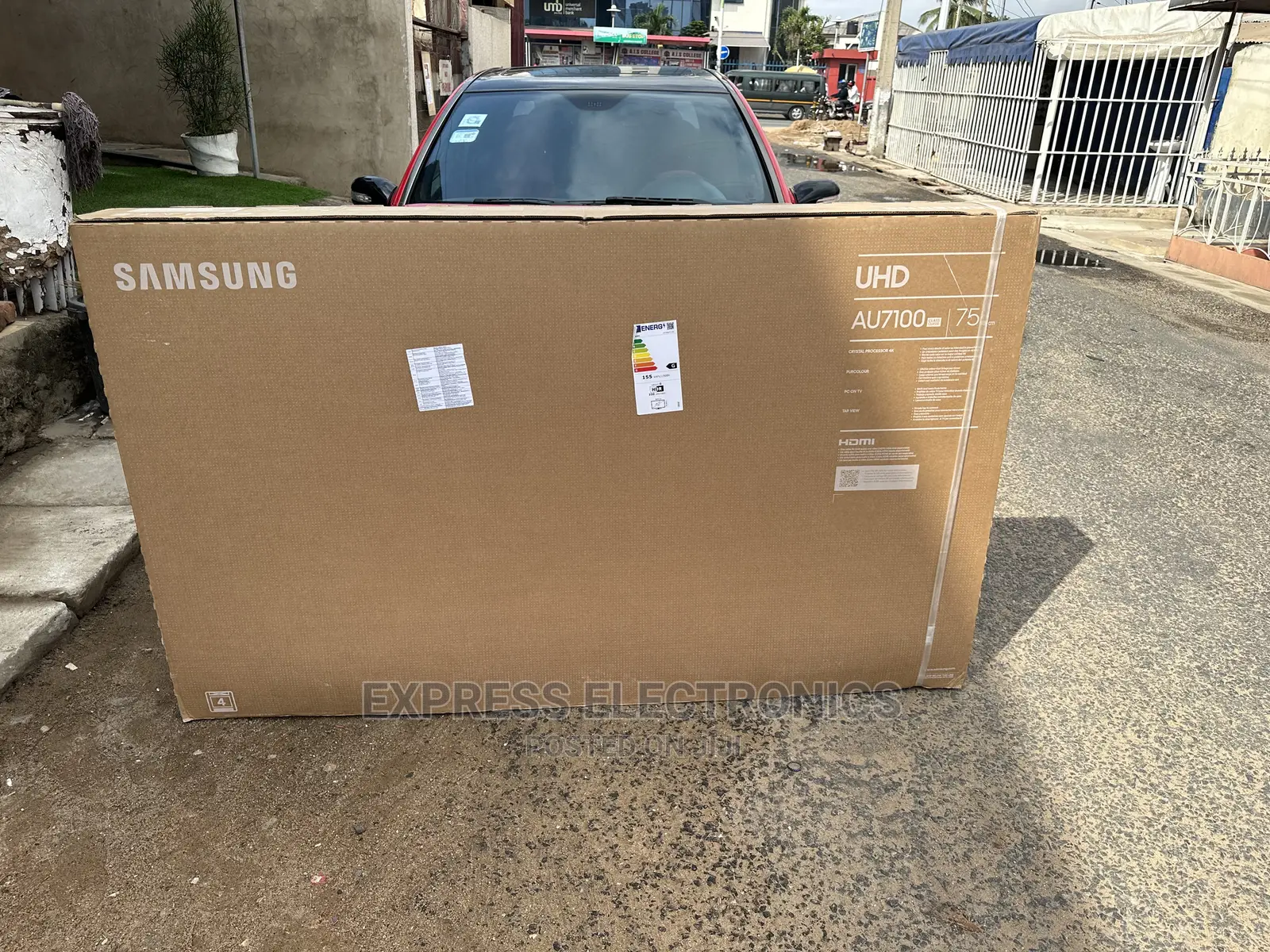 Ultra Modern Samsung UHD Smart 75”Series 7
