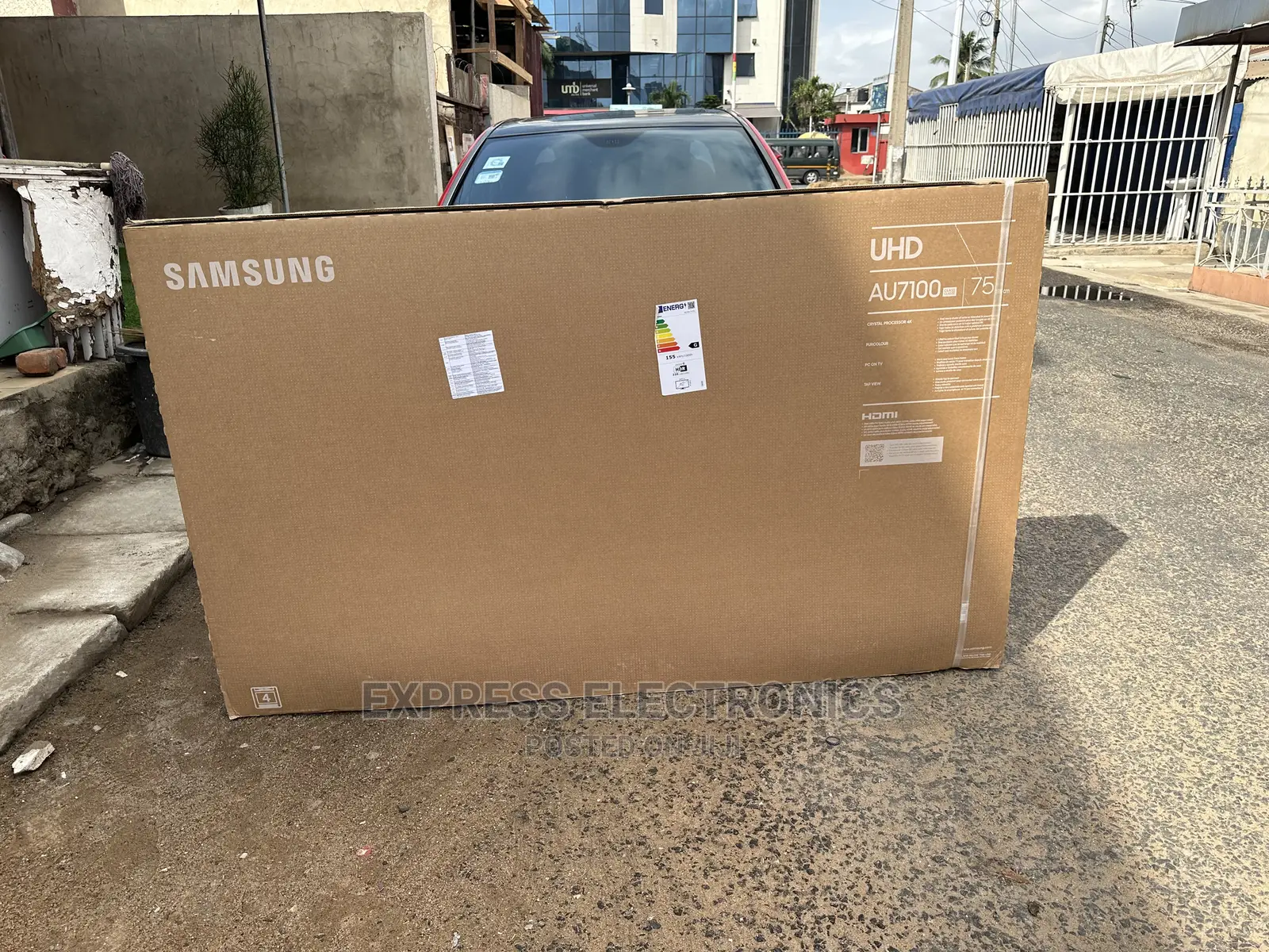 Ultra Modern Samsung UHD Smart 75”Series 7