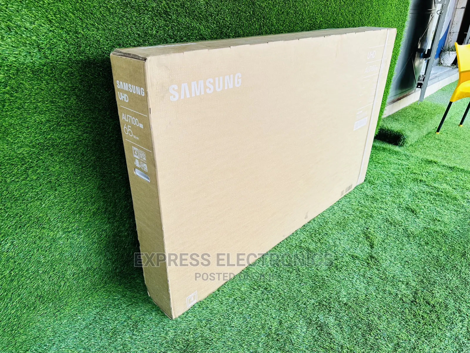 Enjoy Apple Play and Netflix on Samsung 65AU7172  UHD 