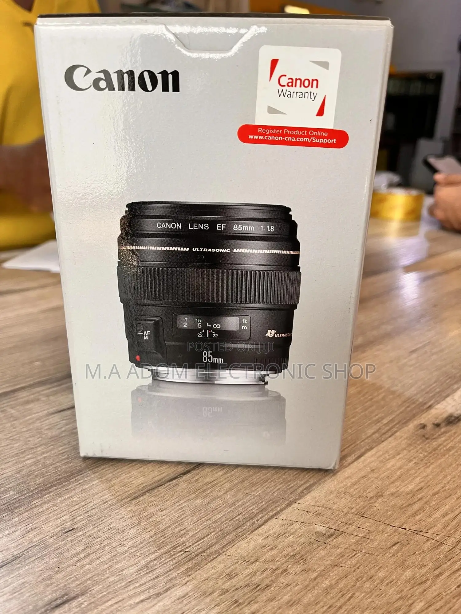 Canon Ef 85mm USM Lens