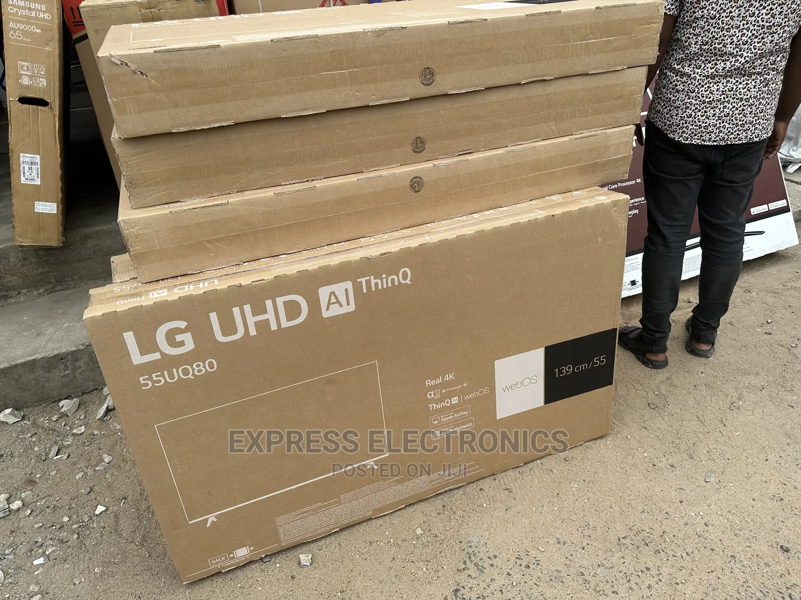 UQ8000 Series Ultra UHD Diagonal Display LG 55”