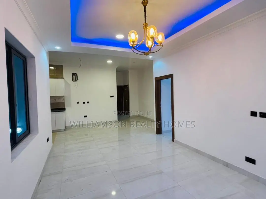 6bdrm House in Community 20 Estate, Spintex for Sale