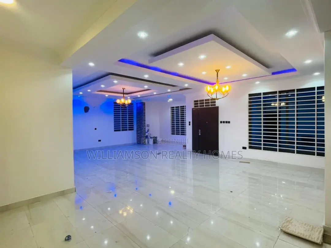 6bdrm House in Community 20 Estate, Spintex for Sale