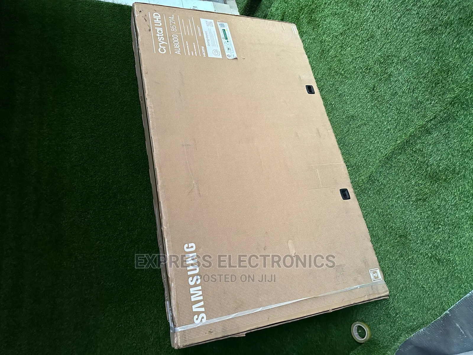 Glossy Diagonal UHD Smart Samsung Display 85”Series 8