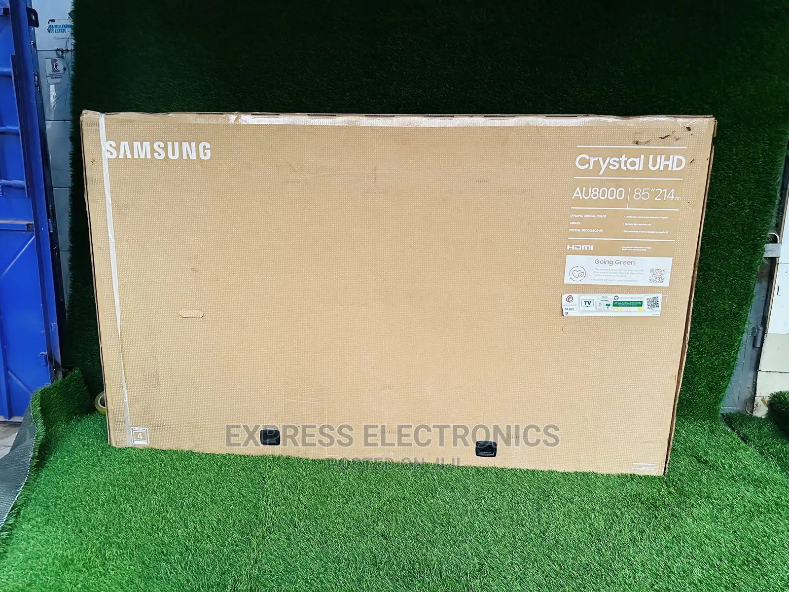 Glossy Diagonal UHD Smart Samsung Display 85”Series 8