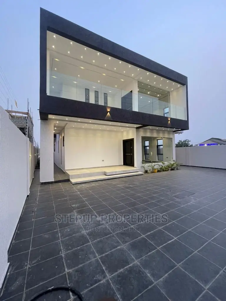 4bdrm Mansion in Adenta for Sale