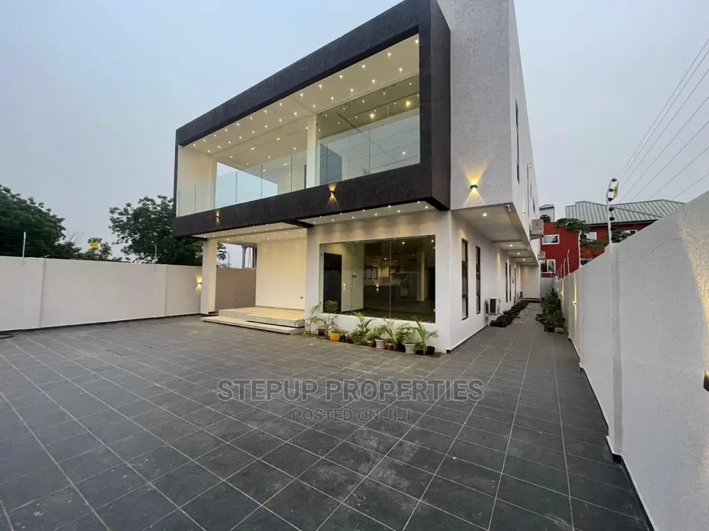 4bdrm Mansion in Adenta for Sale