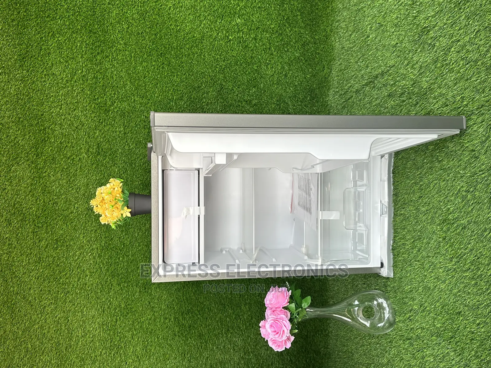 Zealous Pearl Compact Tabletop Fridge