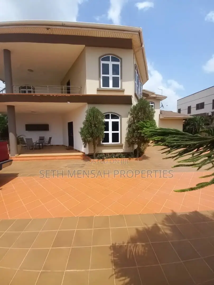 5bdrm Mansion in Adjiriganor for Sale