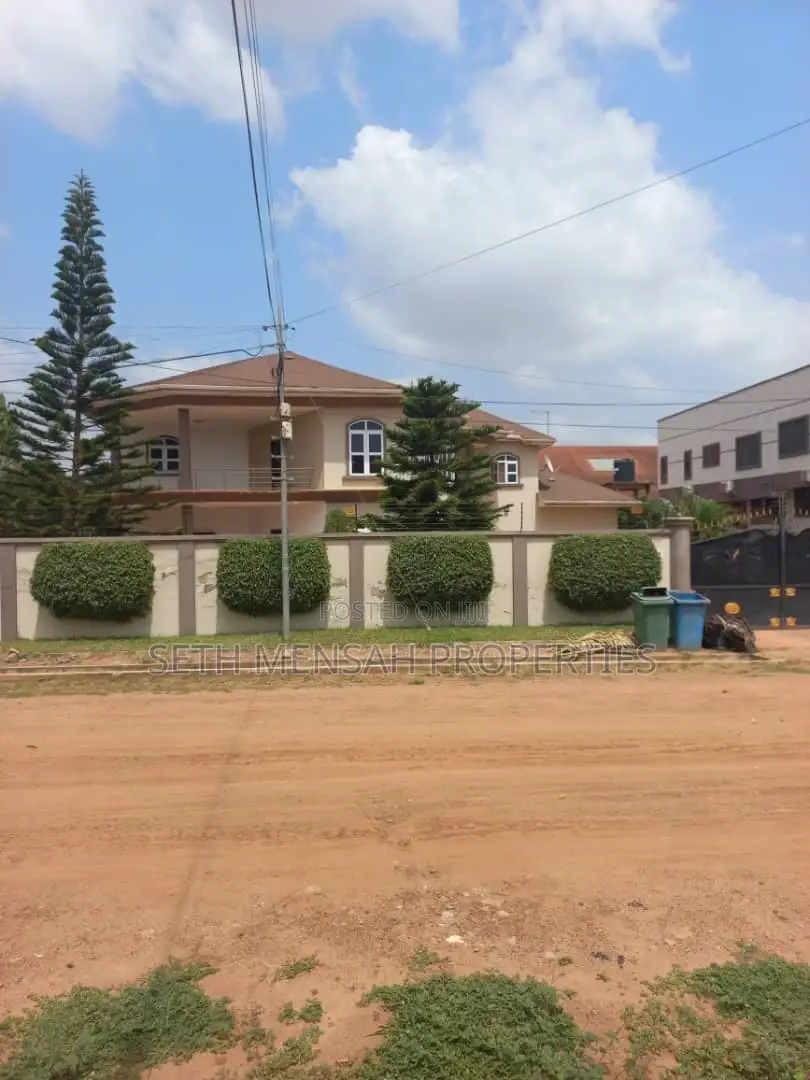5bdrm Mansion in Adjiriganor for Sale