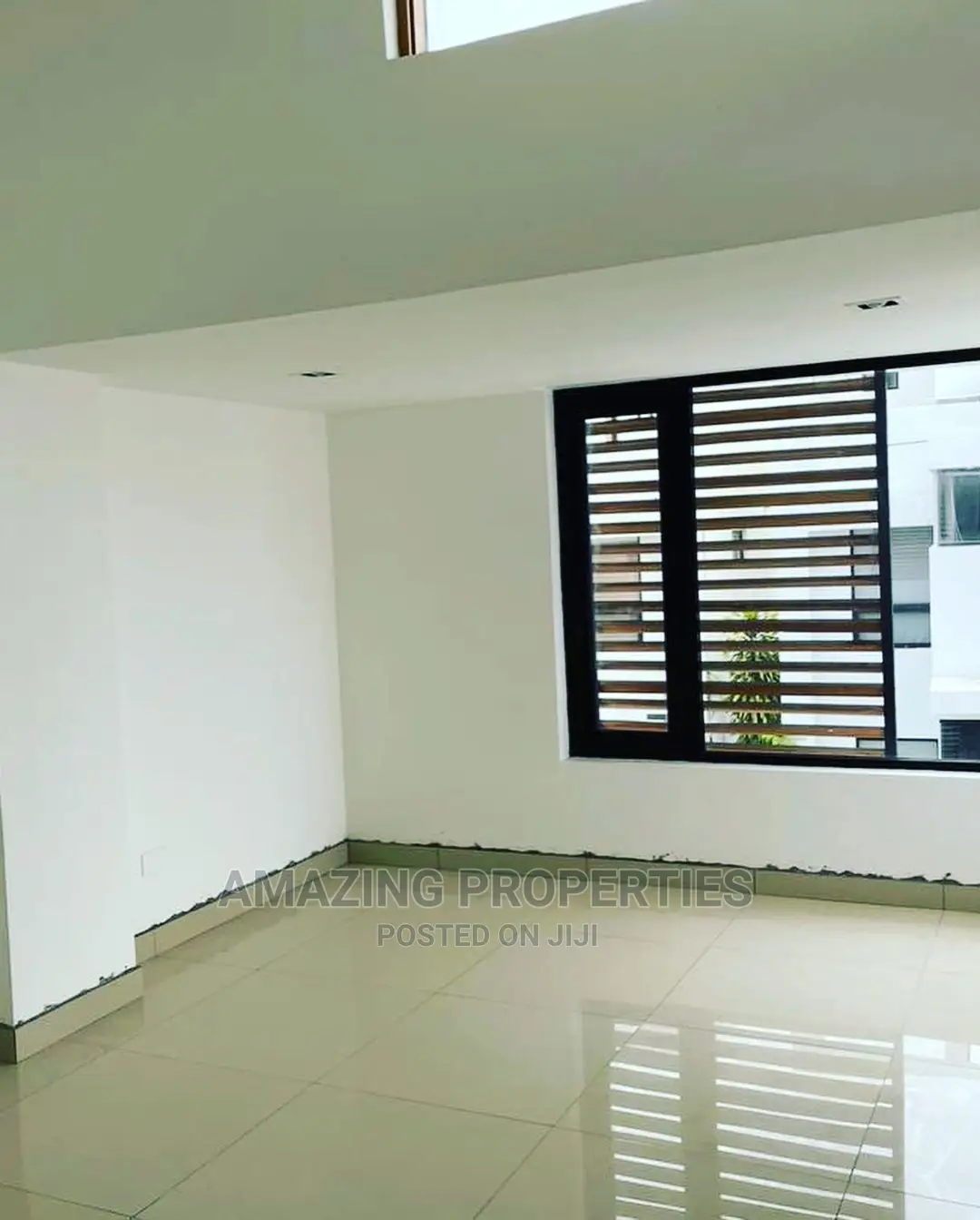 4bdrm Townhouse/Terrace in Cantonments for Sale