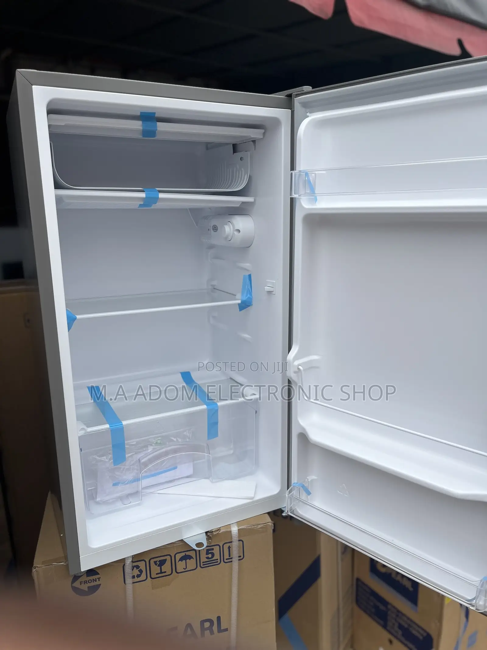 Pearl Table Fridge 89 Litres With Key Lock